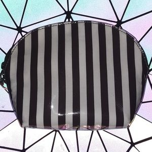 Small henri bendel cosmetic bag